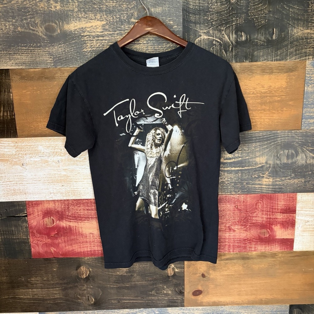 Vintage Taylor Swift Fearless 2009 Tour Shirt Size Small Black Concert Swifties